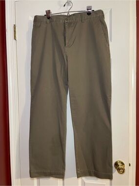 Men's Classic Straight Fit Khaki Pants